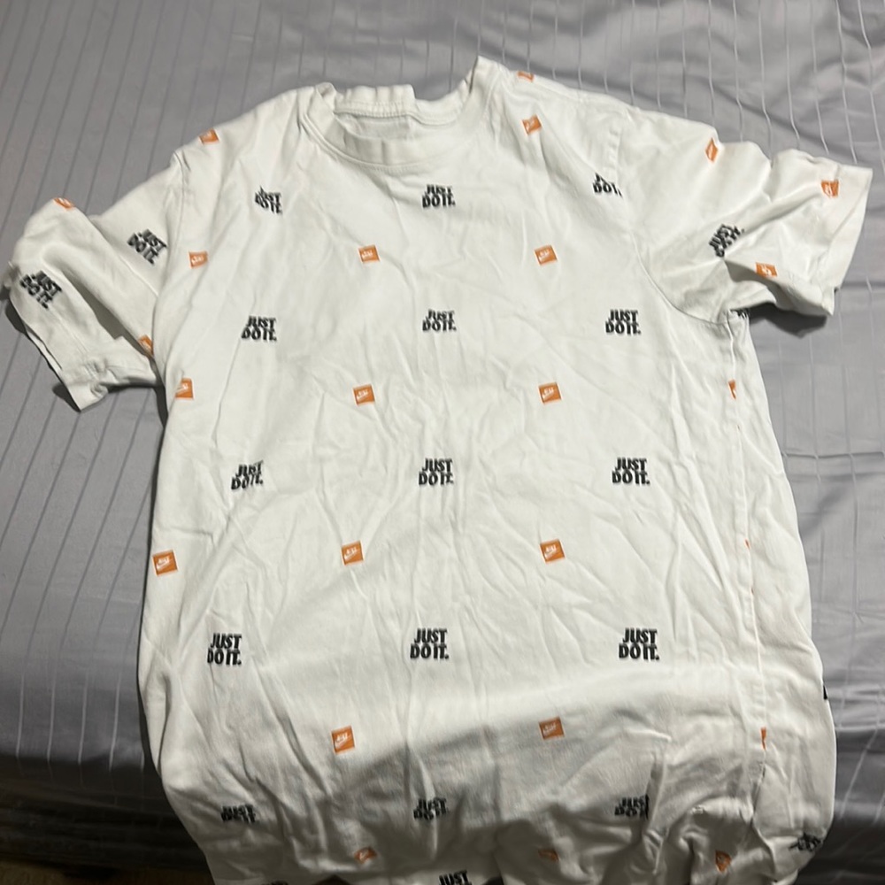 Nike T-Shirt Size Medium
